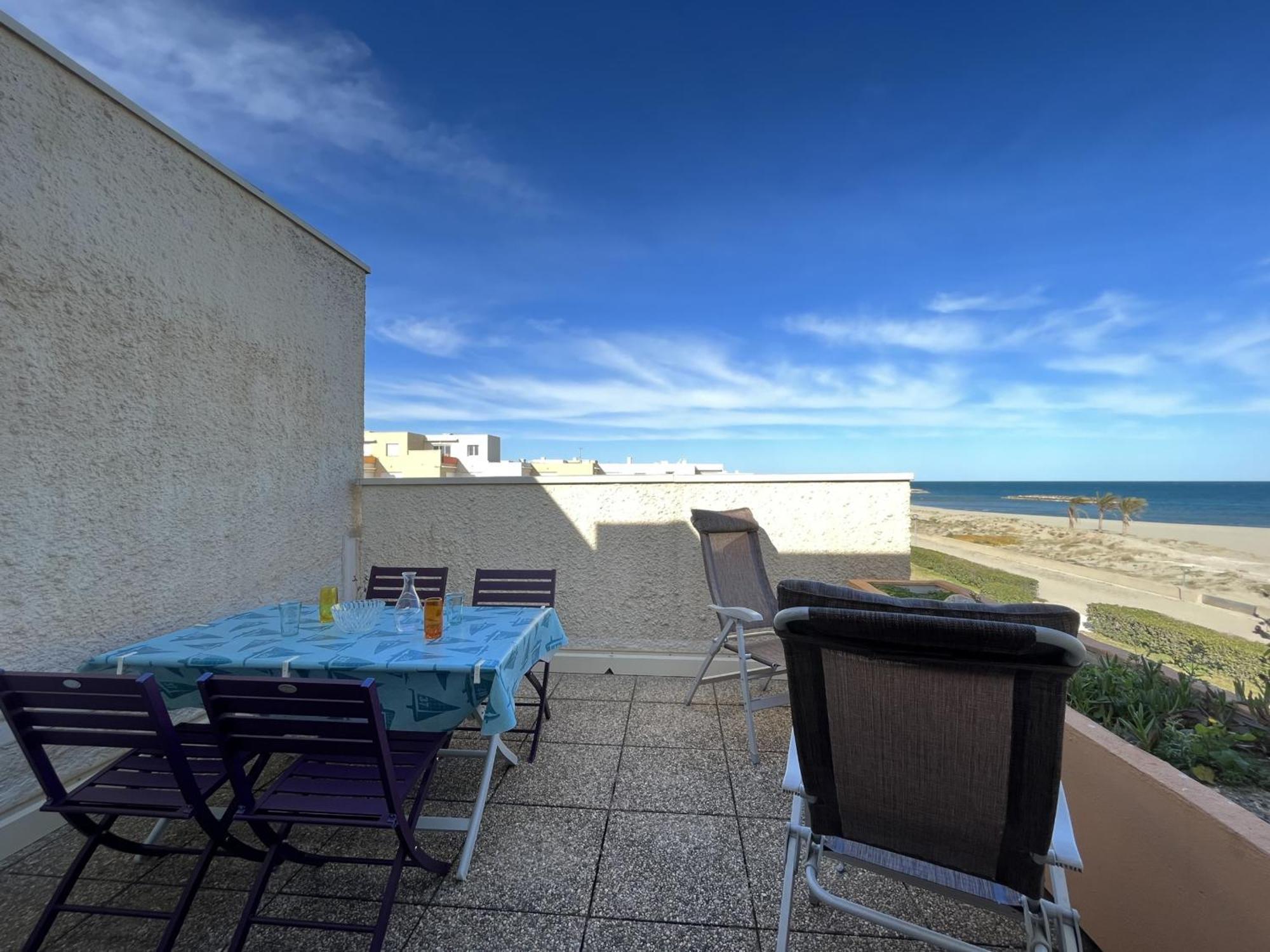 Agreable En Bord De Avec Terrasse Et Parking - - Fr-1-799-28 Apartment *